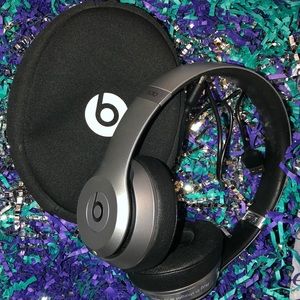 NWOT Beats Solo 2 Wireless Headphones